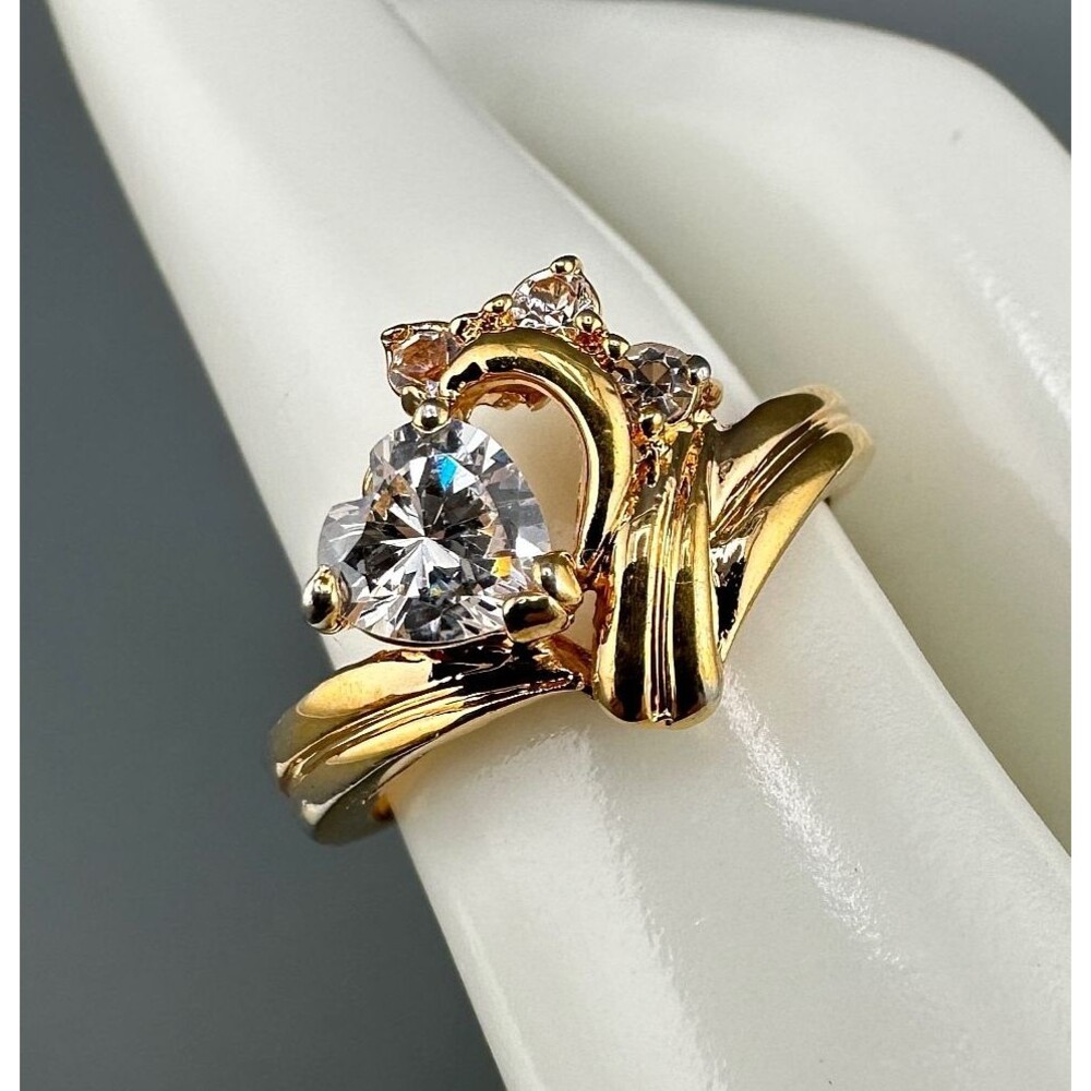 Vintage Ring Heart Shaped CZ Crystal Gold Tone Simulated Diamonds Size 7.5